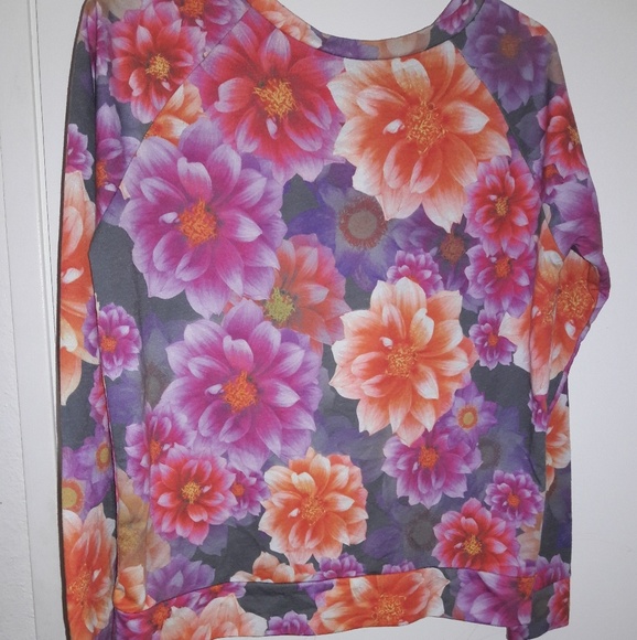 Top - Picture 2 of 2